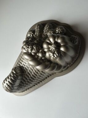 Nordic Ware Cornucopia Thanksgiving Harvest 10 Cup Cast Aluminum Cake Mold Pan